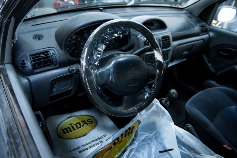 Les médias reçus comme des stars à la station Shell Boumhel