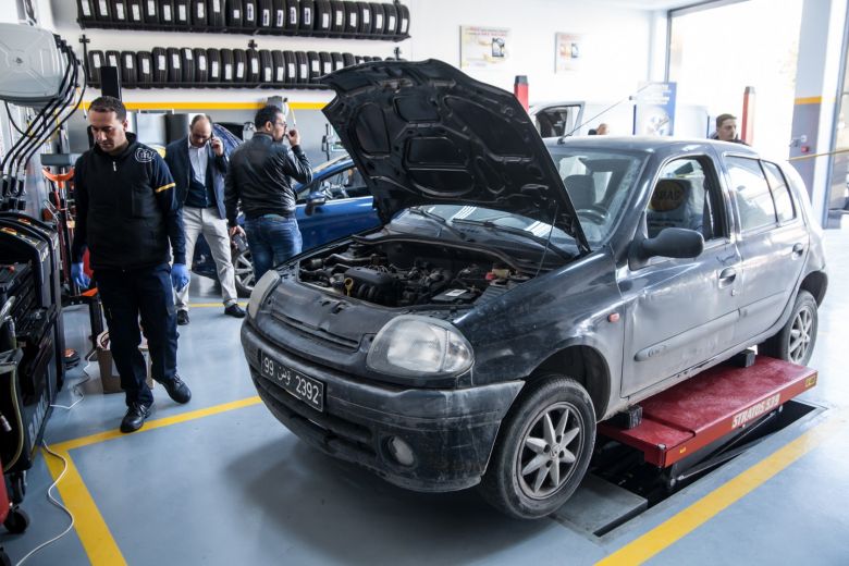 Les médias reçus comme des stars à la station Shell Boumhel