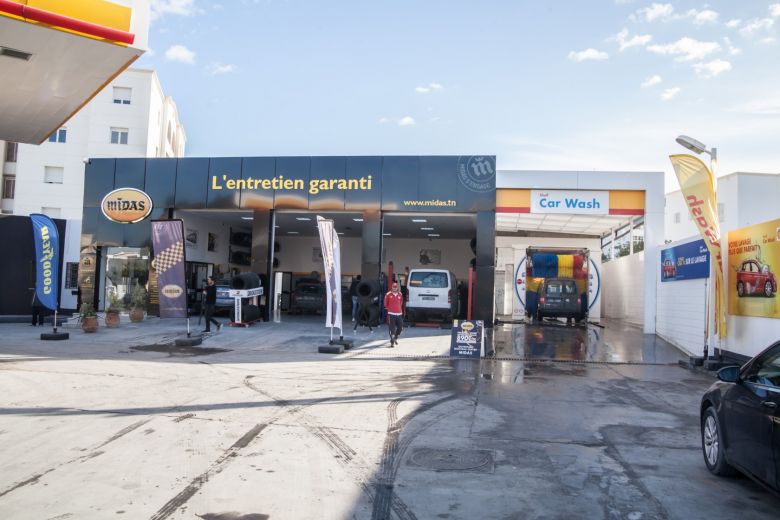 Les médias reçus comme des stars à la station Shell Boumhel