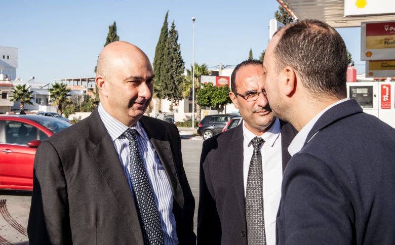 Les médias reçus comme des stars à la station Shell Boumhel