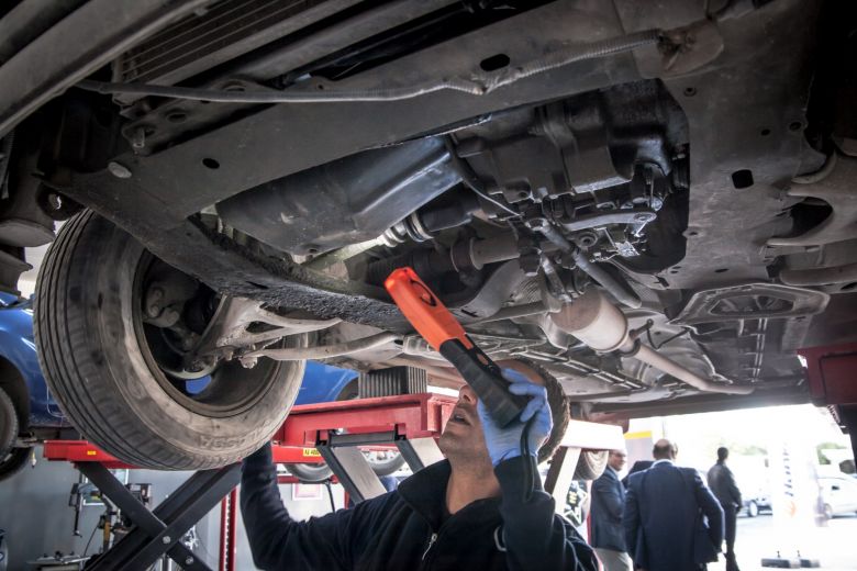 Les médias reçus comme des stars à la station Shell Boumhel