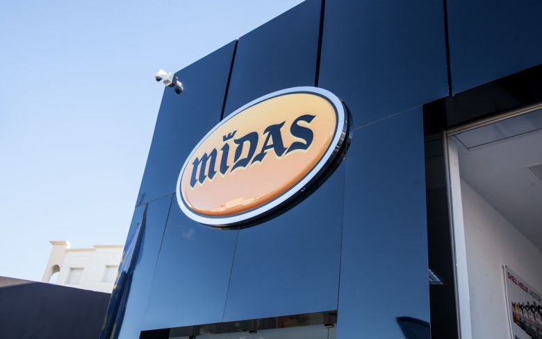 Les médias reçus comme des stars à la station Shell Boumhel