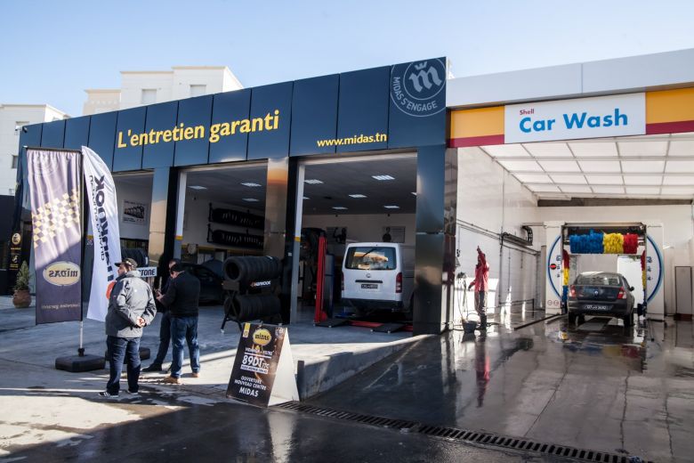 Les médias reçus comme des stars à la station Shell Boumhel