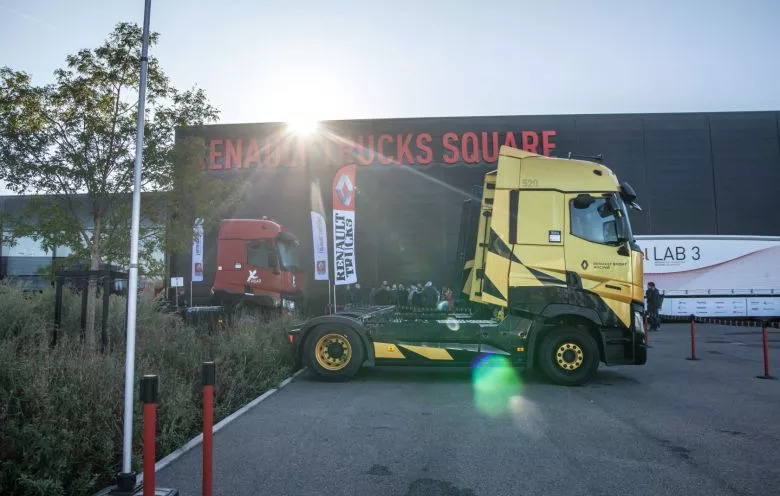 Optifuel Challenge 2019 - Accueil au Renault Square