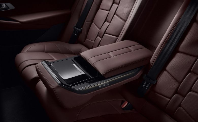 Voici la DS 9, la grande berline de la marque du luxe à la française