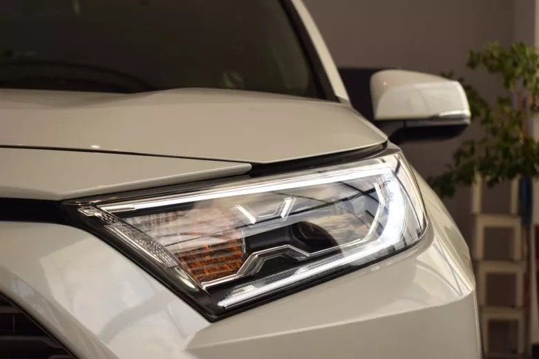 Toyota RAV4 Hybride - BSB célèbre la vente de sa centième unité