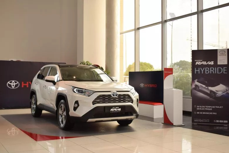 Toyota RAV4 Hybride - BSB célèbre la vente de sa centième unité