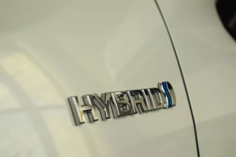 Toyota RAV4 Hybride - BSB célèbre la vente de sa centième unité