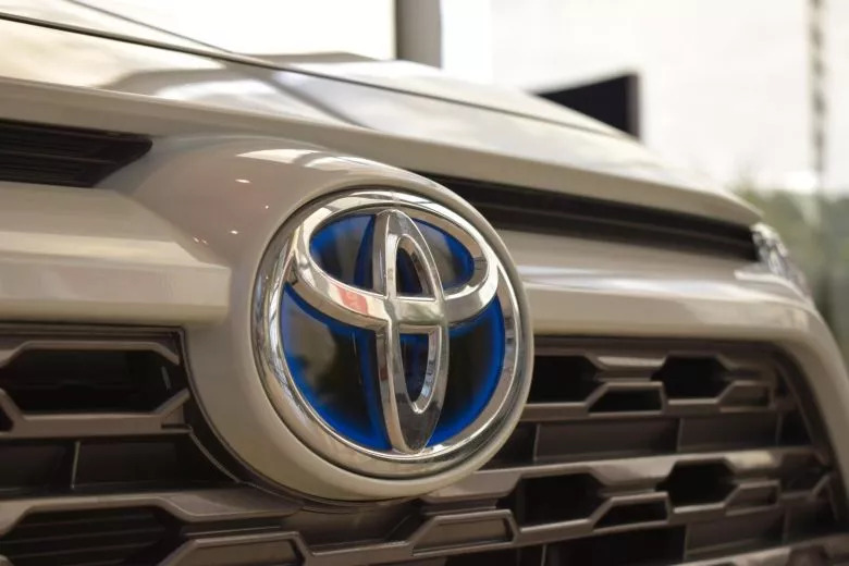 Toyota RAV4 Hybride - BSB célèbre la vente de sa centième unité