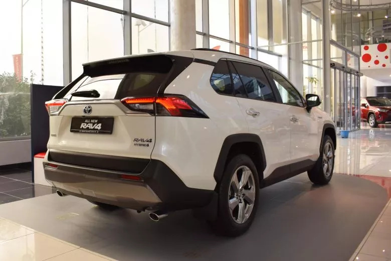 Toyota RAV4 Hybride - BSB célèbre la vente de sa centième unité