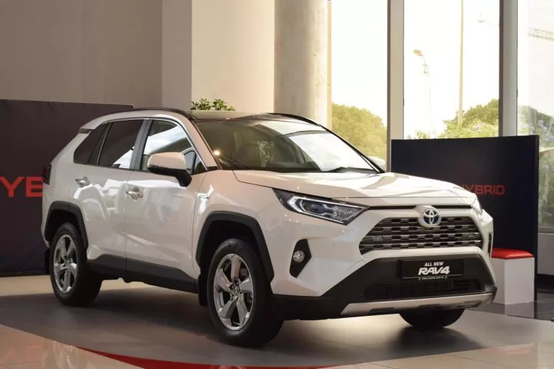 Toyota RAV4 Hybride - BSB célèbre la vente de sa centième unité