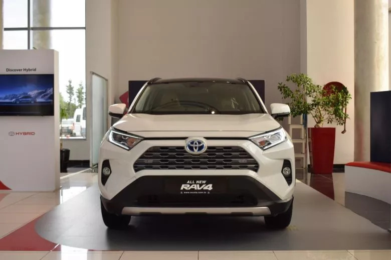 Toyota RAV4 Hybride - BSB célèbre la vente de sa centième unité