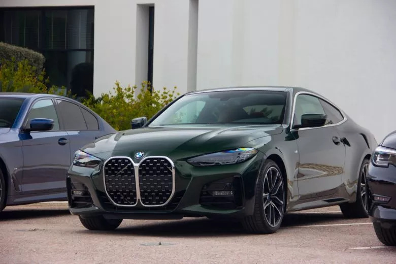 Focus sur les technologies BMW - Test du système Auto-Reverse sur la BMW Série 1