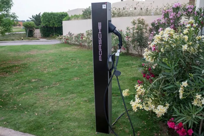 Lancement du nouveau Porsche Taycan en Tunisie