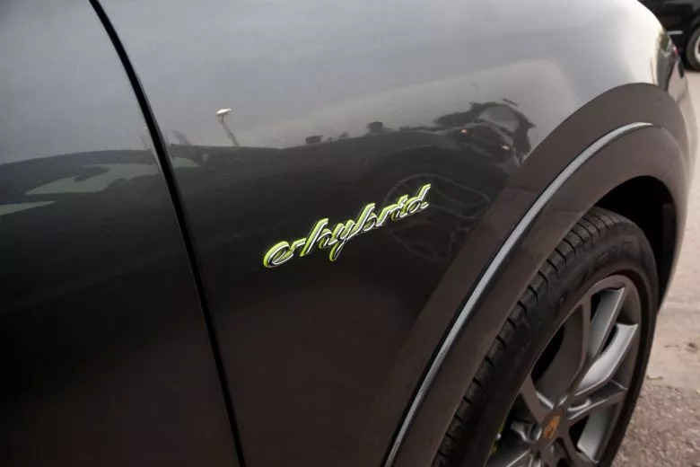 Lancement du nouveau Porsche Taycan en Tunisie