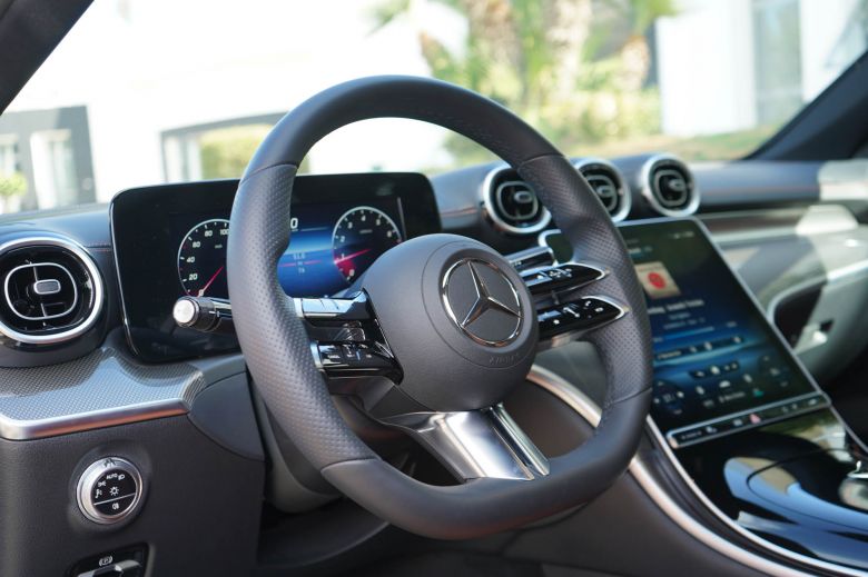 Mercedes-Benz Classe C 180 EQ Boost 9G-Tronic AMG - intérieur