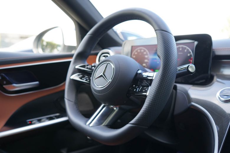 Mercedes-Benz Classe C 180 EQ Boost 9G-Tronic AMG - intérieur
