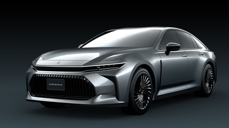 Toyota réinvente la Crown en berline surélevée et hybride