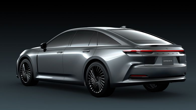 Toyota réinvente la Crown en berline surélevée et hybride