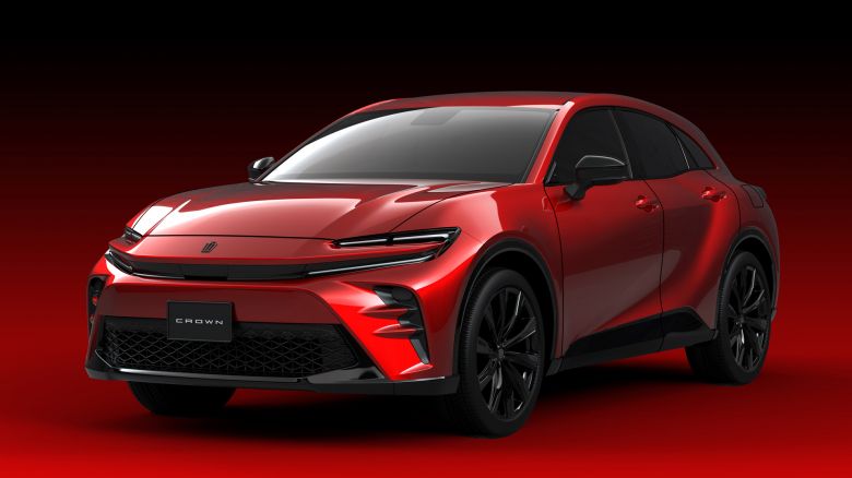 Toyota réinvente la Crown en berline surélevée et hybride