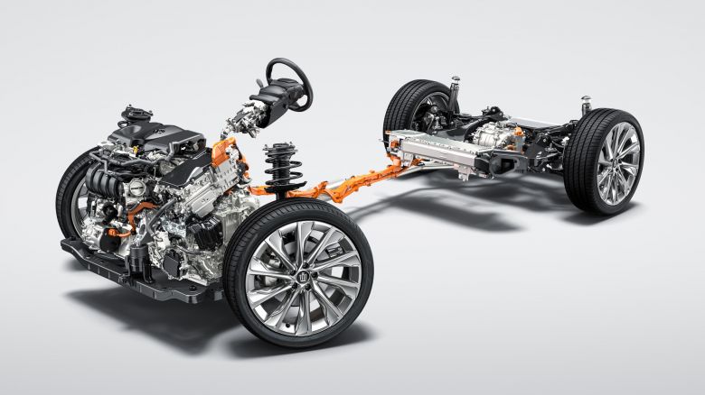 Toyota réinvente la Crown en berline surélevée et hybride