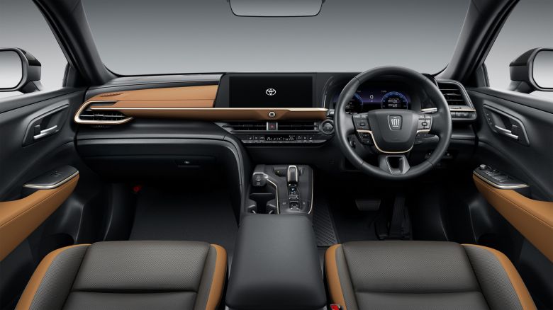 Toyota réinvente la Crown en berline surélevée et hybride