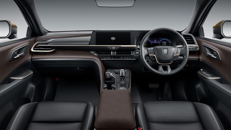 Toyota réinvente la Crown en berline surélevée et hybride