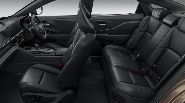 Toyota réinvente la Crown en berline surélevée et hybride