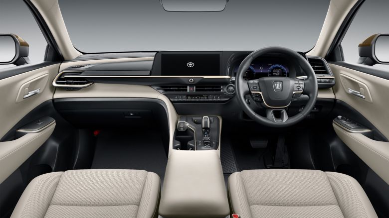 Toyota réinvente la Crown en berline surélevée et hybride
