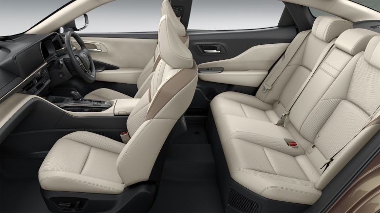 Toyota réinvente la Crown en berline surélevée et hybride