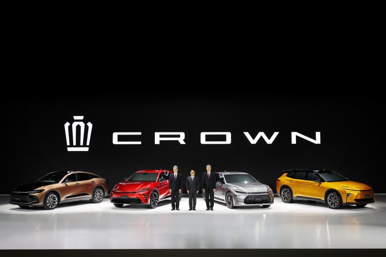 Toyota réinvente la Crown en berline surélevée et hybride