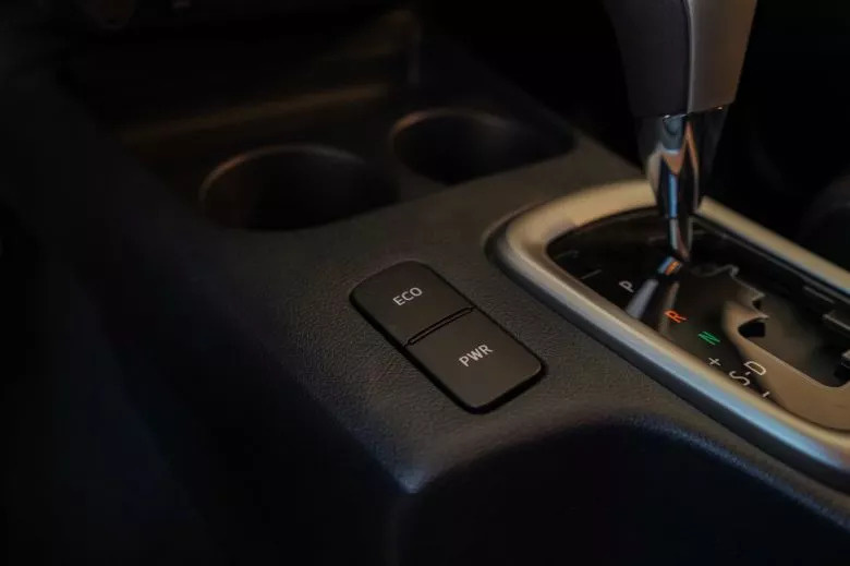 Toyota Hilux 2.4 L Diesel D-4D 4x4 BVA Double Cabine