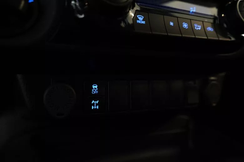 Toyota Hilux 2.4 L Diesel D-4D 4x4 BVA Double Cabine