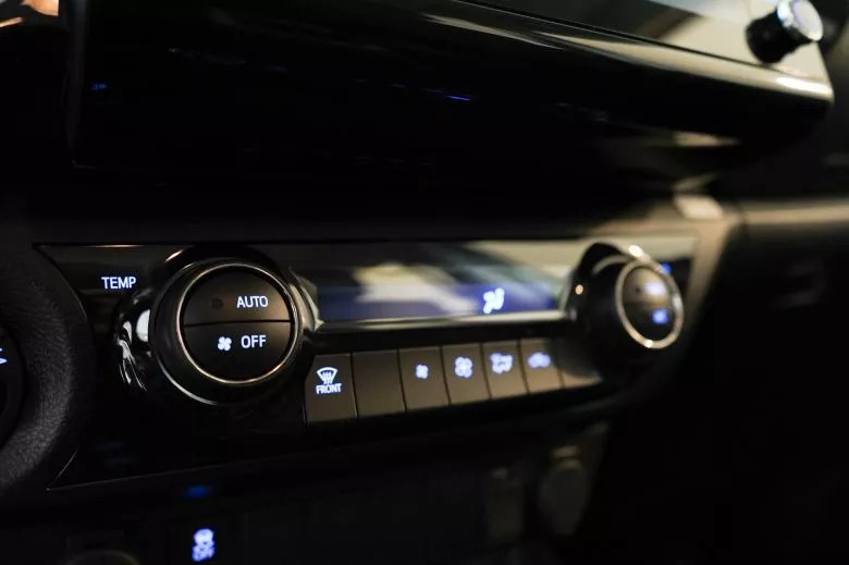 Toyota Hilux 2.4 L Diesel D-4D 4x4 BVA Double Cabine