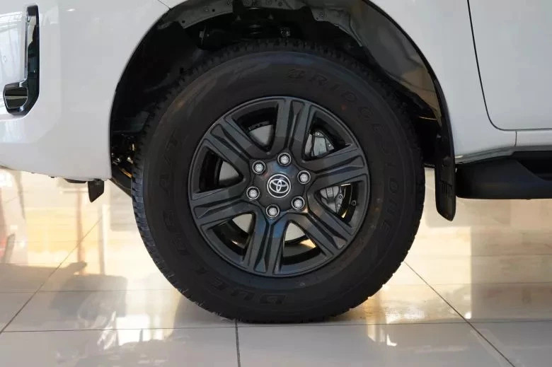 Toyota Hilux 2.4 L Diesel D-4D 4x4 BVA Double Cabine