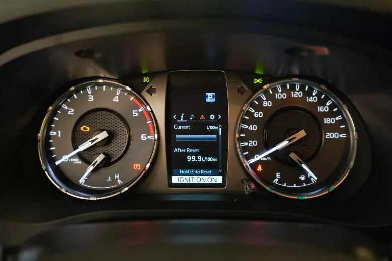 Toyota Hilux 2.4 L Diesel D-4D 4x4 BVA Double Cabine