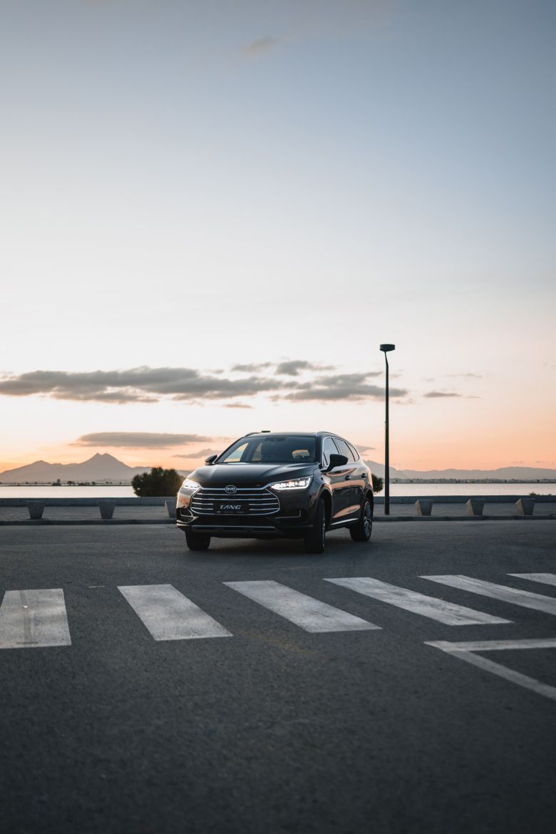 Avantages exclusifs pour l'achat du BYD Tang chez Helios Cars