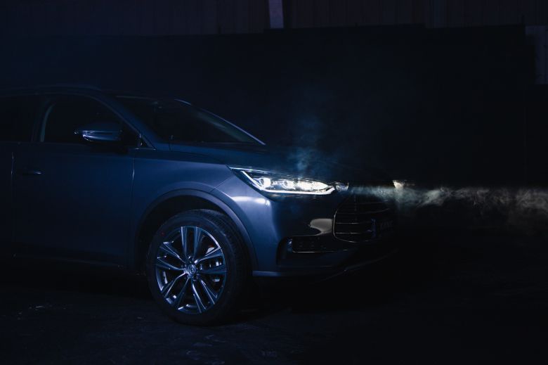 Avantages exclusifs pour l'achat du BYD Tang chez Helios Cars