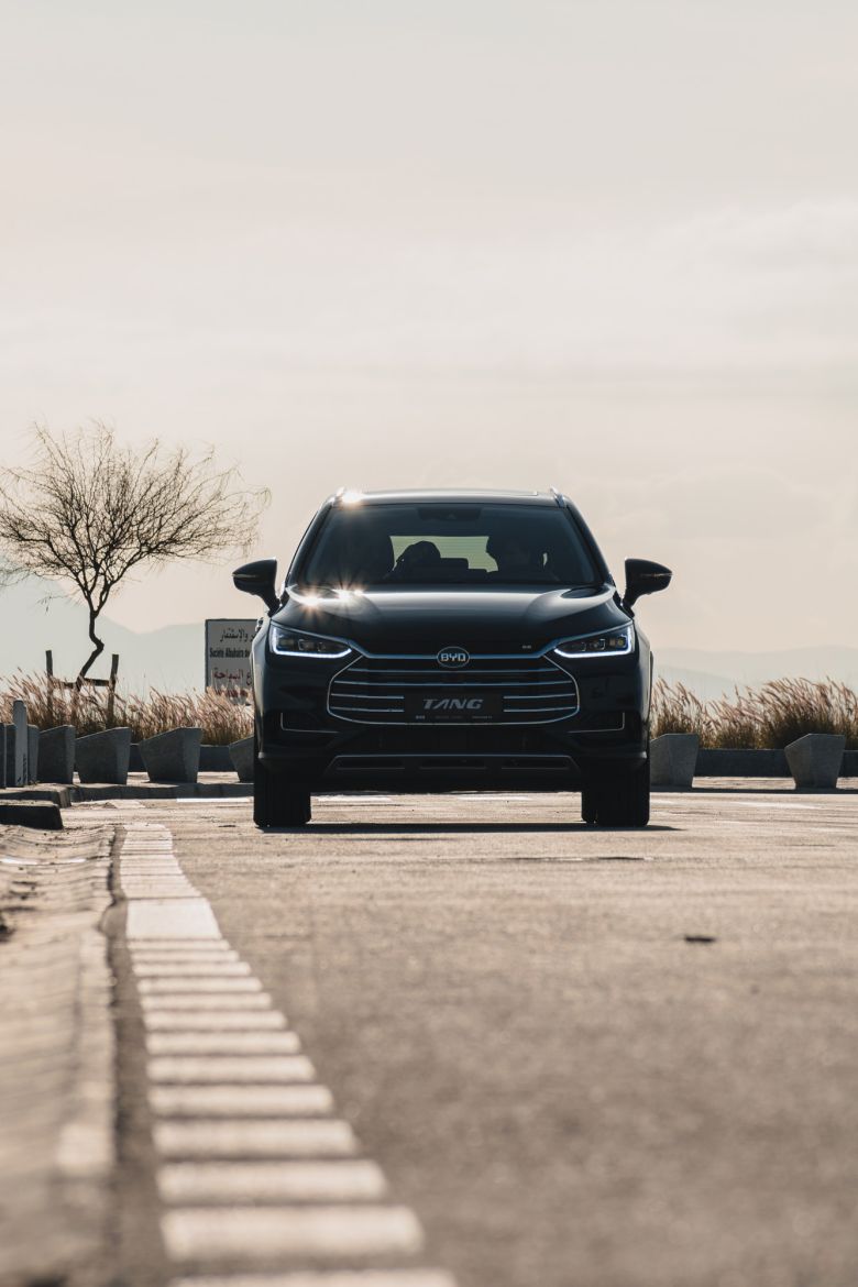 Avantages exclusifs pour l'achat du BYD Tang chez Helios Cars