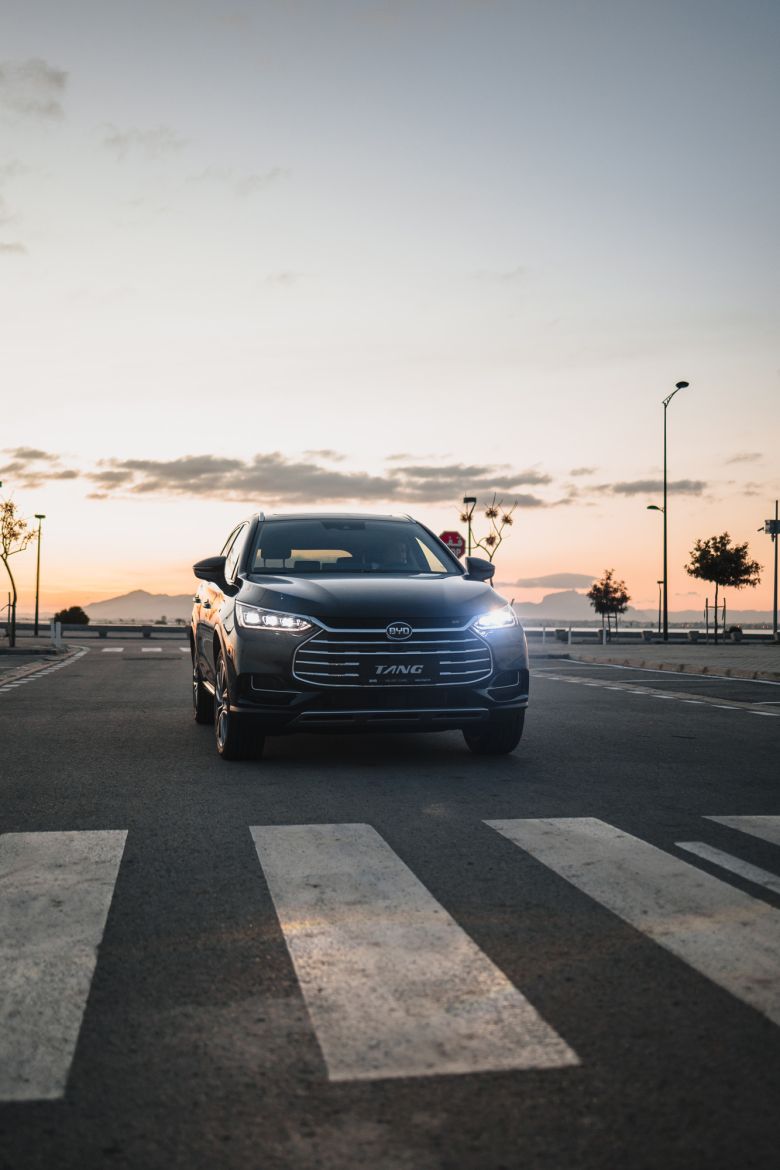 Avantages exclusifs pour l'achat du BYD Tang chez Helios Cars