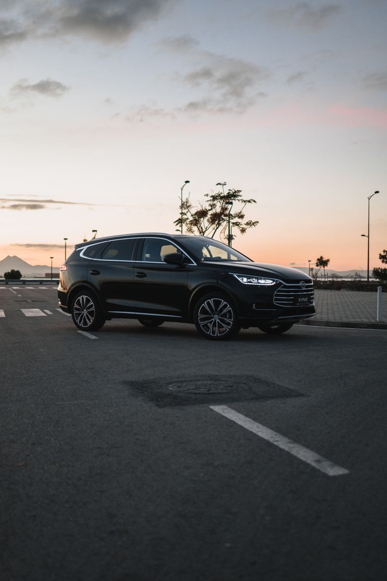 Avantages exclusifs pour l'achat du BYD Tang chez Helios Cars