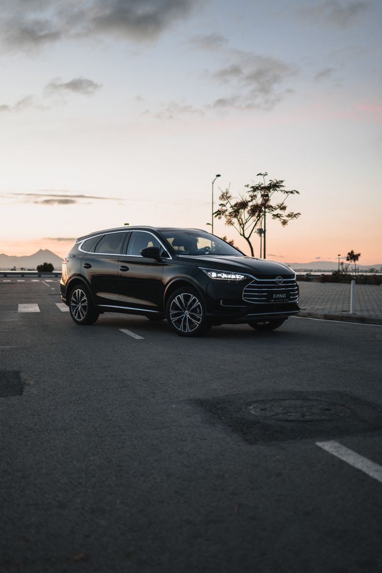 Avantages exclusifs pour l'achat du BYD Tang chez Helios Cars