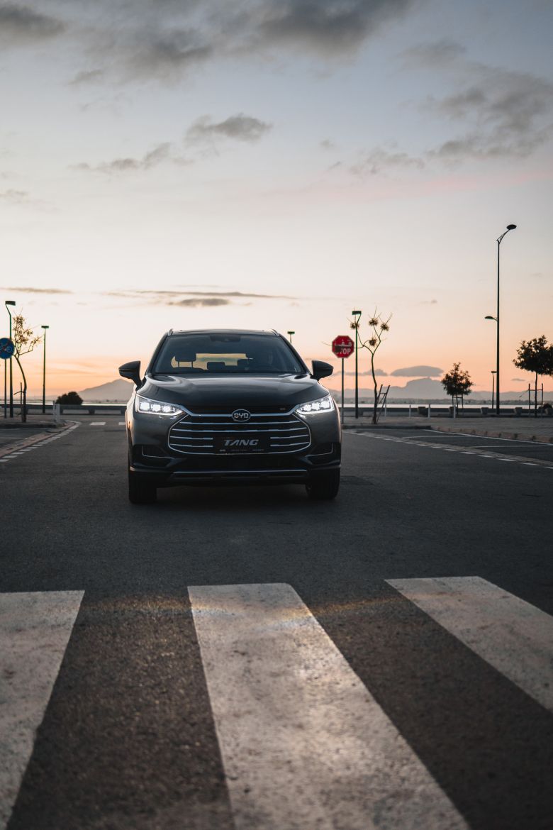 Avantages exclusifs pour l'achat du BYD Tang chez Helios Cars