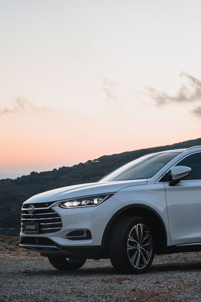 Avantages exclusifs pour l'achat du BYD Tang chez Helios Cars