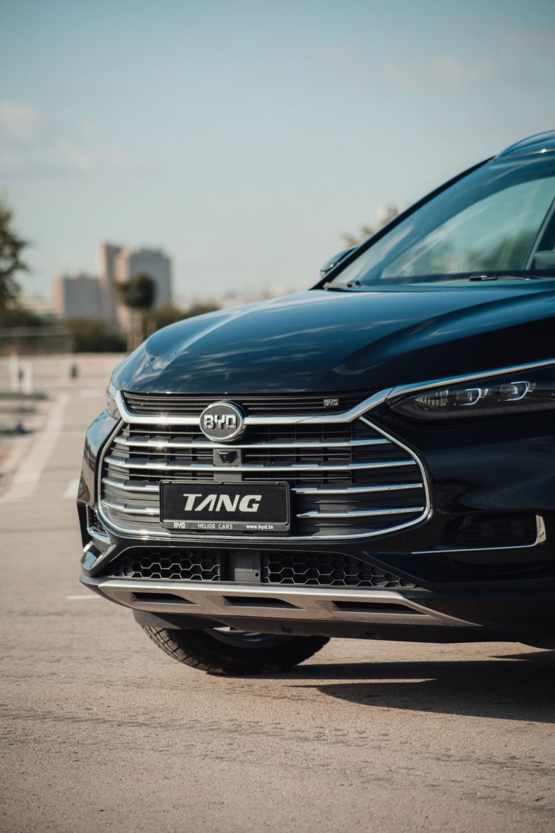 Avantages exclusifs pour l'achat du BYD Tang chez Helios Cars