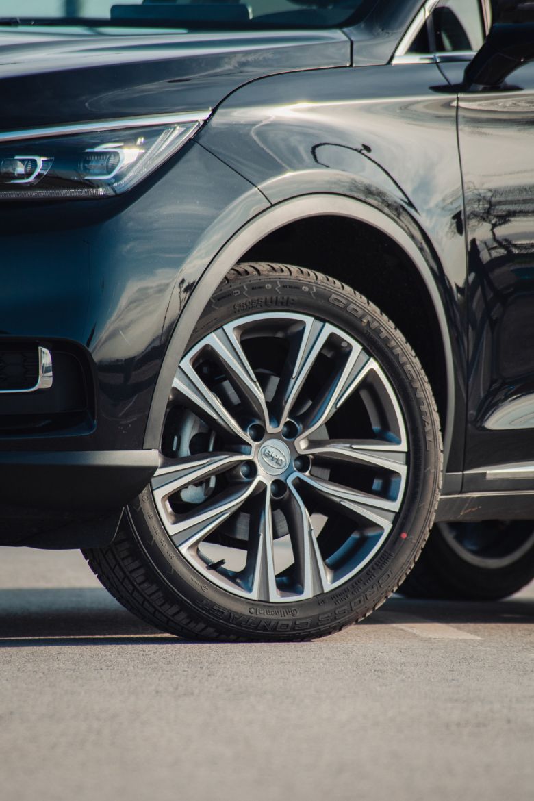 Avantages exclusifs pour l'achat du BYD Tang chez Helios Cars