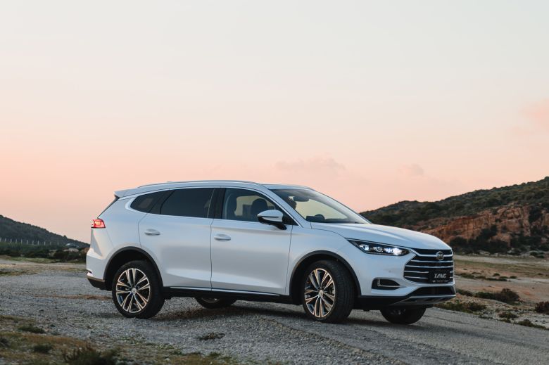 Avantages exclusifs pour l'achat du BYD Tang chez Helios Cars