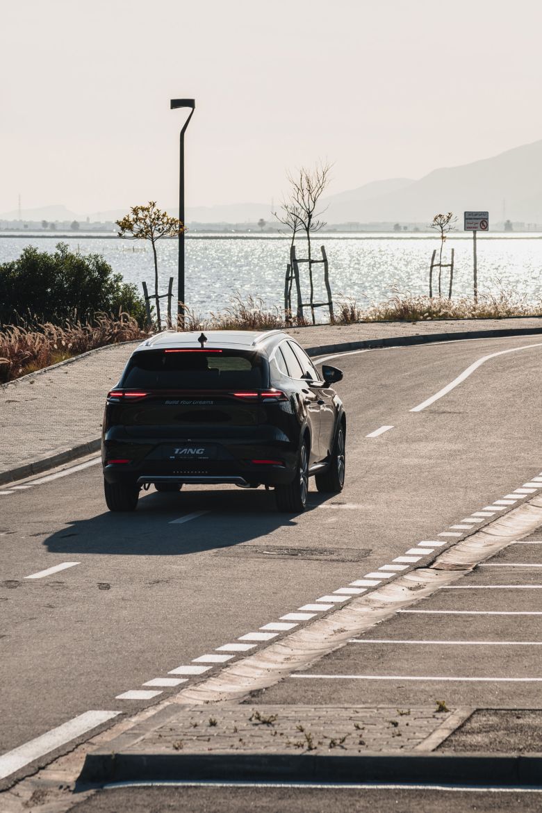 Avantages exclusifs pour l'achat du BYD Tang chez Helios Cars