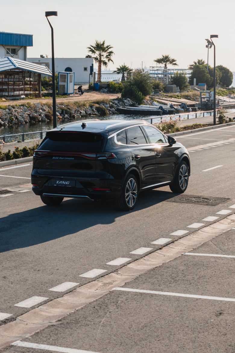 Avantages exclusifs pour l'achat du BYD Tang chez Helios Cars