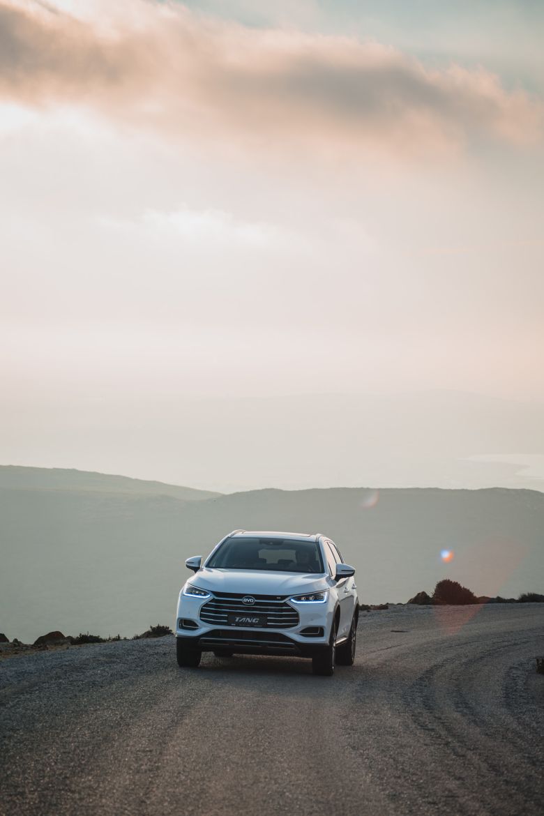 Avantages exclusifs pour l'achat du BYD Tang chez Helios Cars